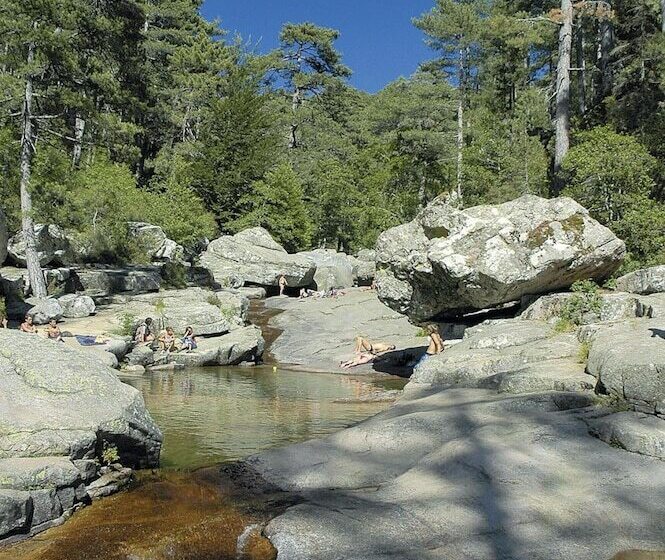 ホテル Hôtel Aïtone