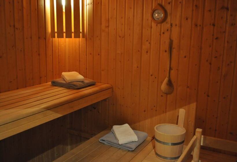 فندق The Originals City, Hôtel la Reine Jeanne, Orthez