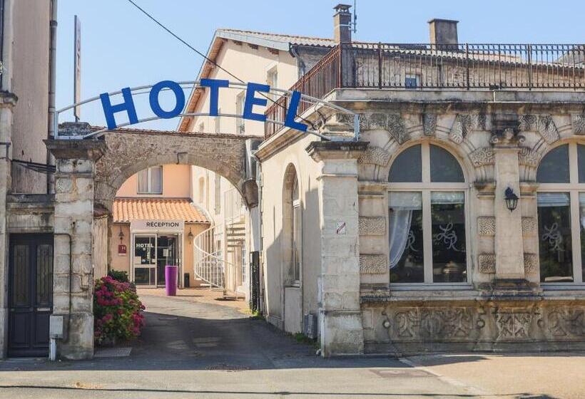 ホテル Hôtel Le Cheval Blanc