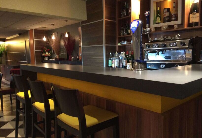 هتل Kyriad Argenteuil