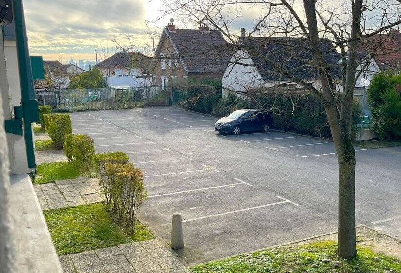 هتل Kyriad Argenteuil