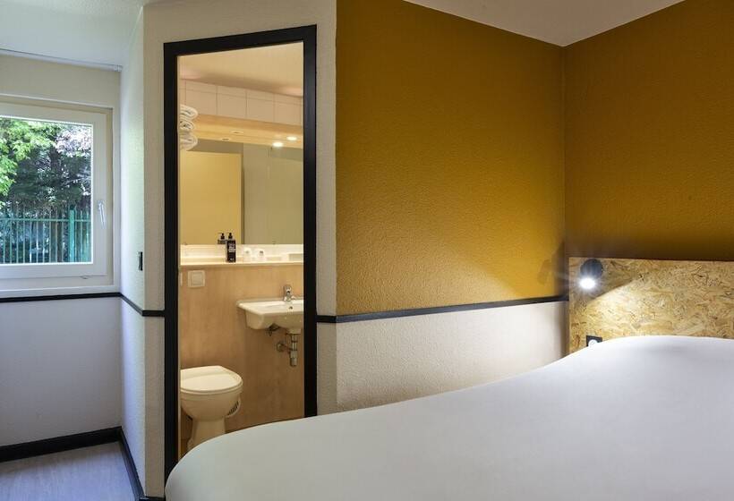 هتل Greet Hôtel Villeneuve La Garenne   Rénové