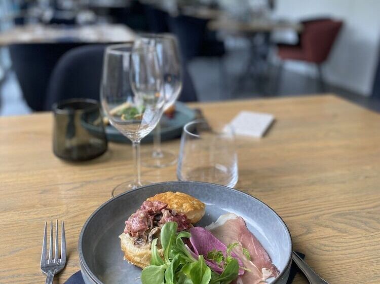 호텔 Le Clos Du Pontic Logis Et Cit