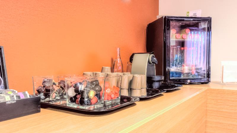 Отель Logis Hôtel Restaurant Des Acacias Lille Tourcoing