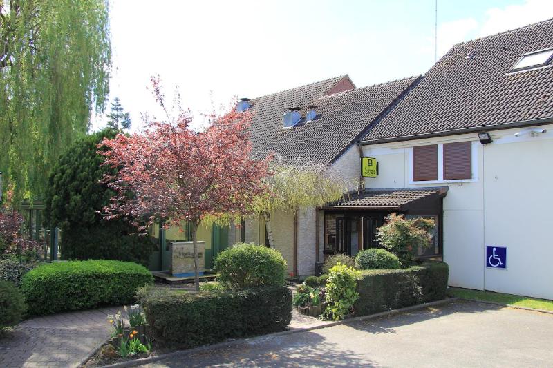 ホテル Logis Lhôtel Restaurant Antony Verrières Le Buisson