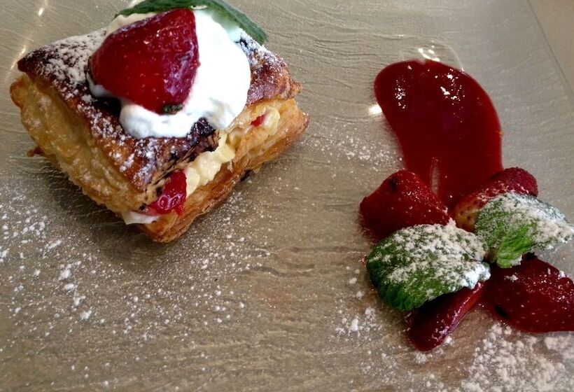 Отель Logis Les Charmilles Chalonsursaone Sud