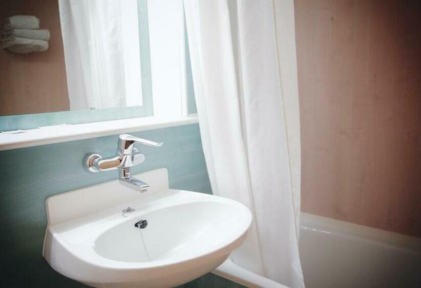 La Roseraie  Hotel & Restaurant