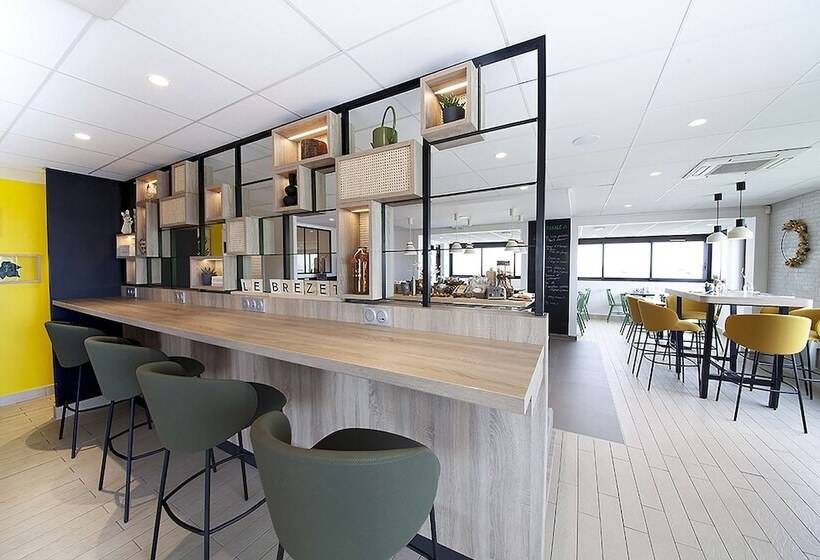 Отель Campanile Clermont Ferrand Le Brezet