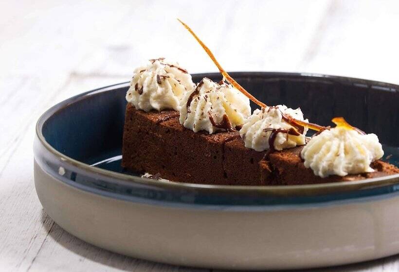 Отель Campanile Clermont Ferrand Le Brezet