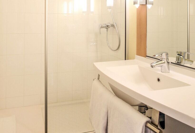 هتل Ibis Châlonsenchampagne