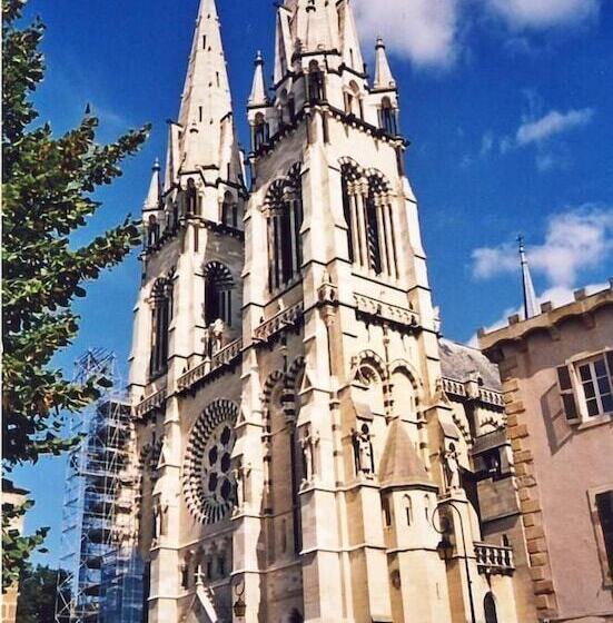 בית מלון כפרי Ibis Moulins