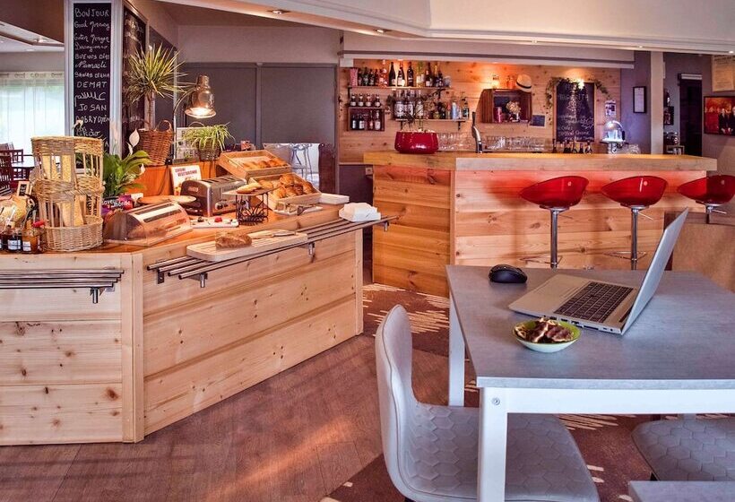 ホテル Ibis Nemours