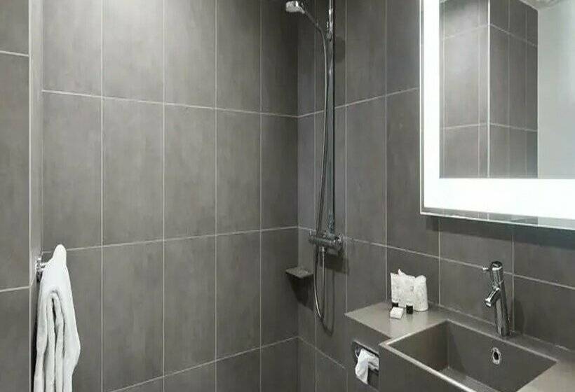 B&B HOTEL Cergy Port