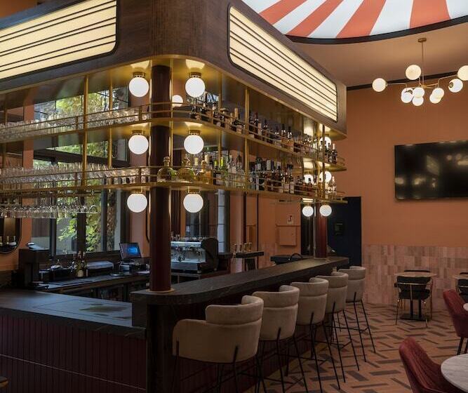 هتل Clapclap Hôtel, Food & Bar