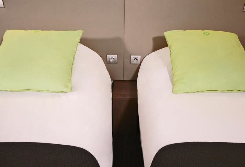 فندق Campanile Chanas