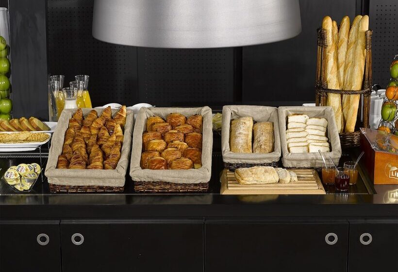 Отель Campanile Montesson Le Vesinet