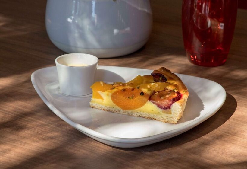 Отель Campanile Montesson Le Vesinet