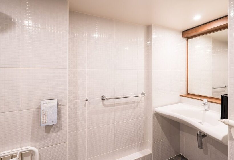 Отель Campanile Montesson Le Vesinet