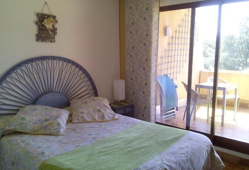 ホテル Hôtel Les Palmiers