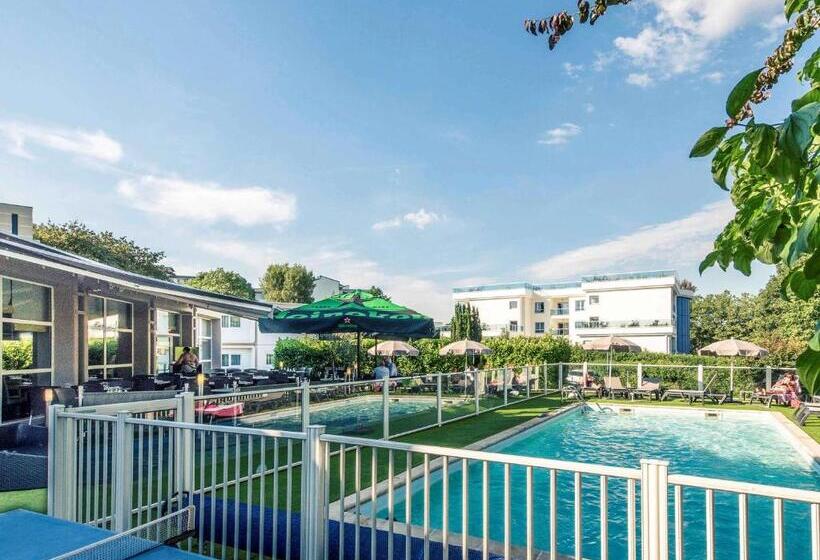 هتل Hôtel Mercure Annecy Sud