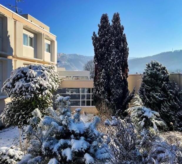 هتل Hôtel Mercure Annecy Sud
