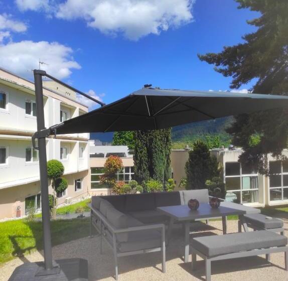 هتل Hôtel Mercure Annecy Sud