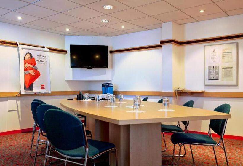 هتل Ibis Lyon Est Bron