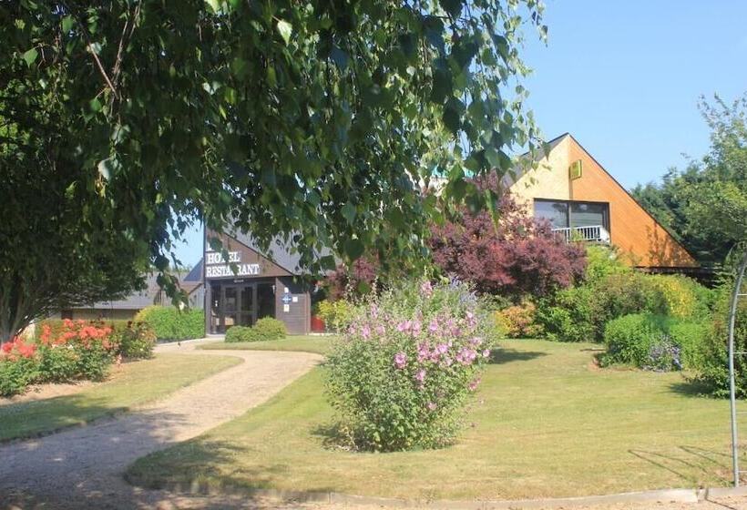 בית מלון כפרי Les Dineux Village