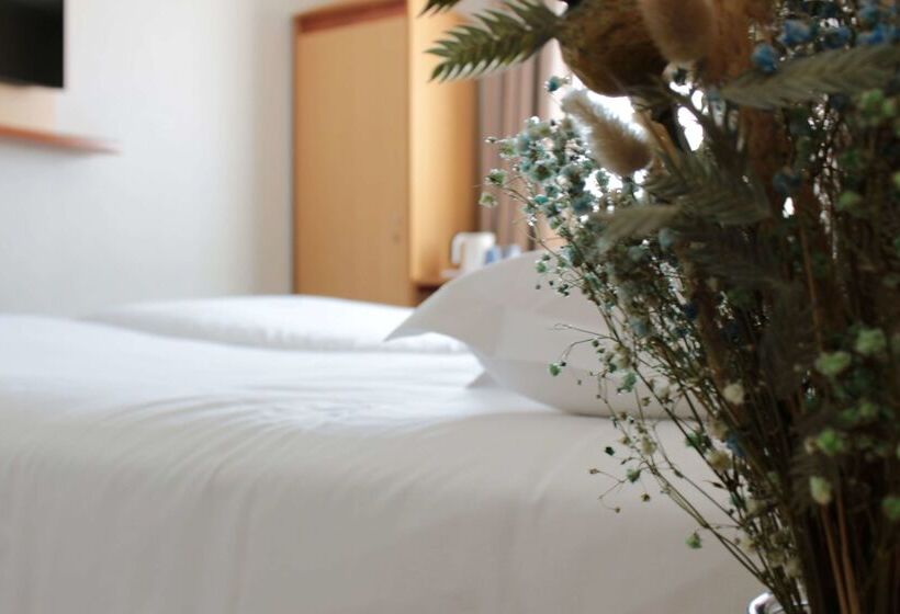 Kyriad Hotel Montpellier Centre Antigone