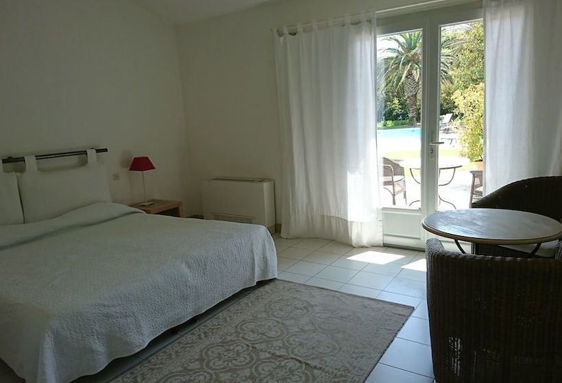 Hotel Le Pré Des Baux