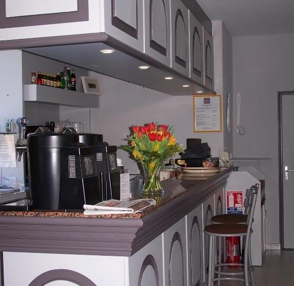 호텔 Logis Hôtel Le Jabron