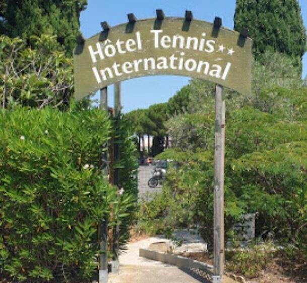 هتل Tennis International