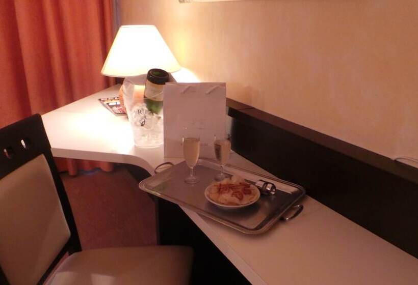هتل The Originals City, Hôtel Galaxie, Nice Aéroport