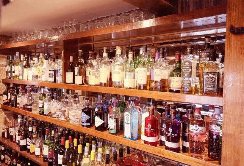 مبيت وإفطار Inn For All Seasons