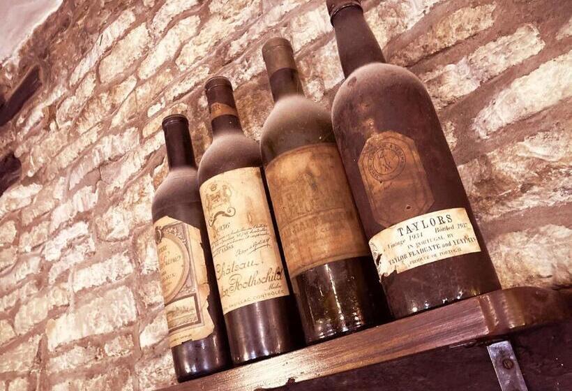 مبيت وإفطار Inn For All Seasons