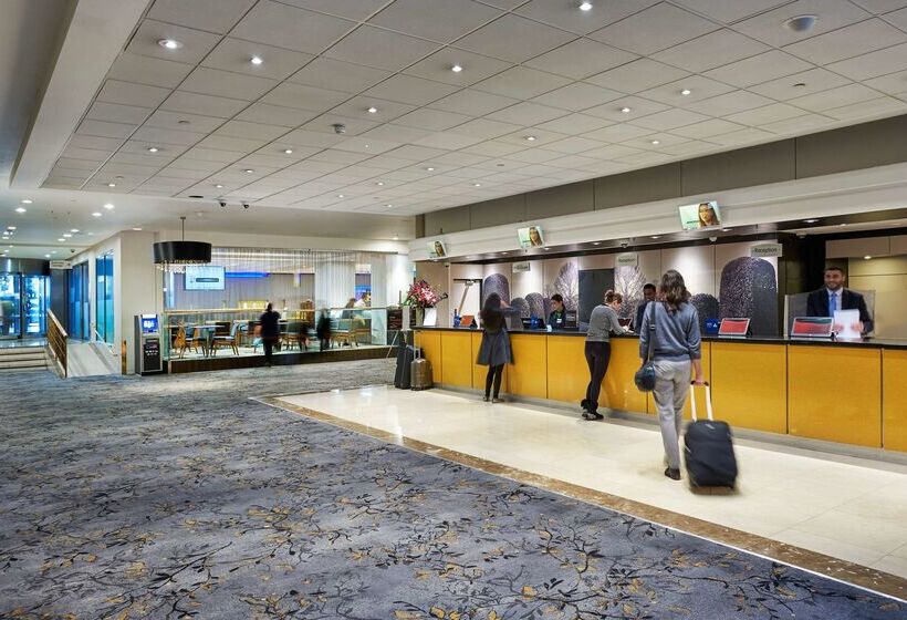 هتل Hilton London Kensington