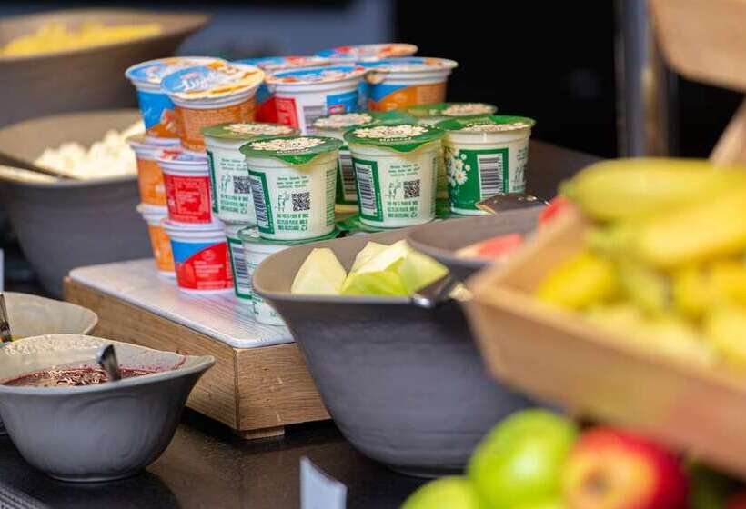 هتل Hilton London Kensington