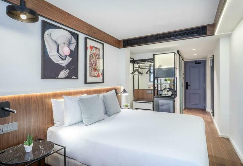 هتل Melia White House