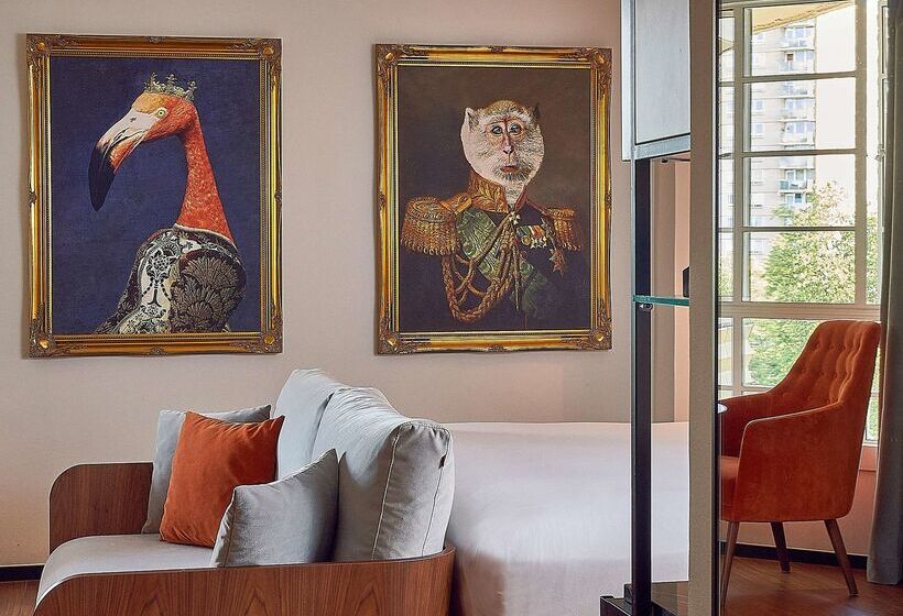 هتل Melia White House