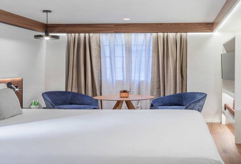 هتل Melia White House