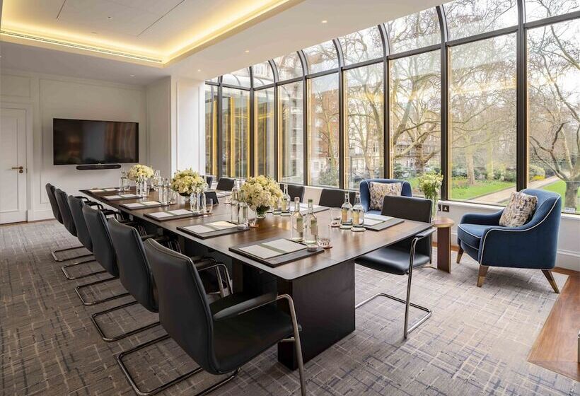בית מלון כפרי Jumeirah Carlton Tower London