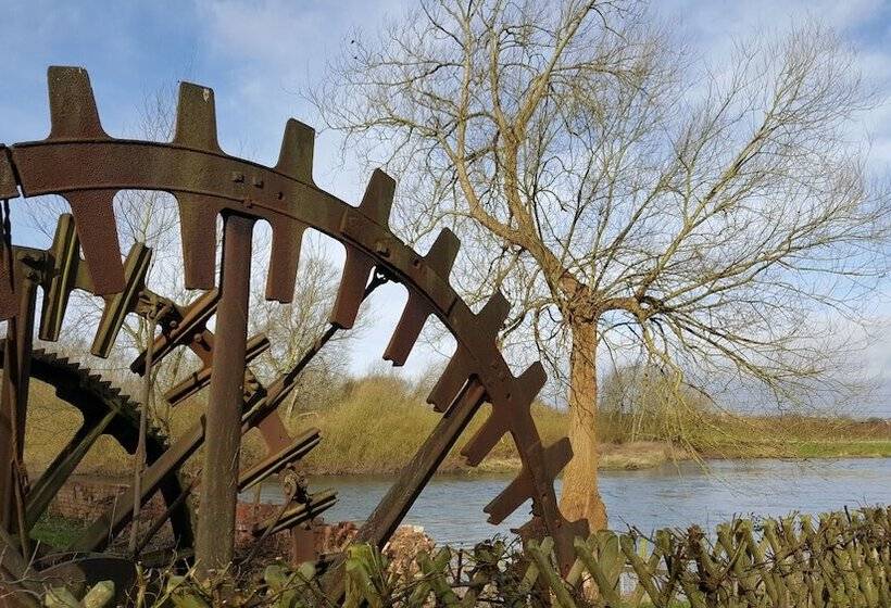 هتل The Priest House On The River