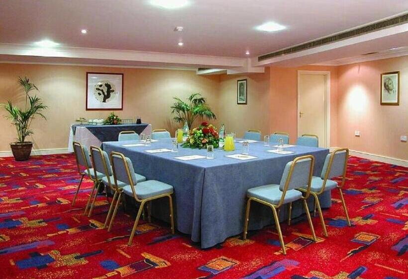 فندق The Roundhouse