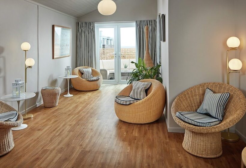 استراحتگاه Moonfleet Manor   A Luxury Family