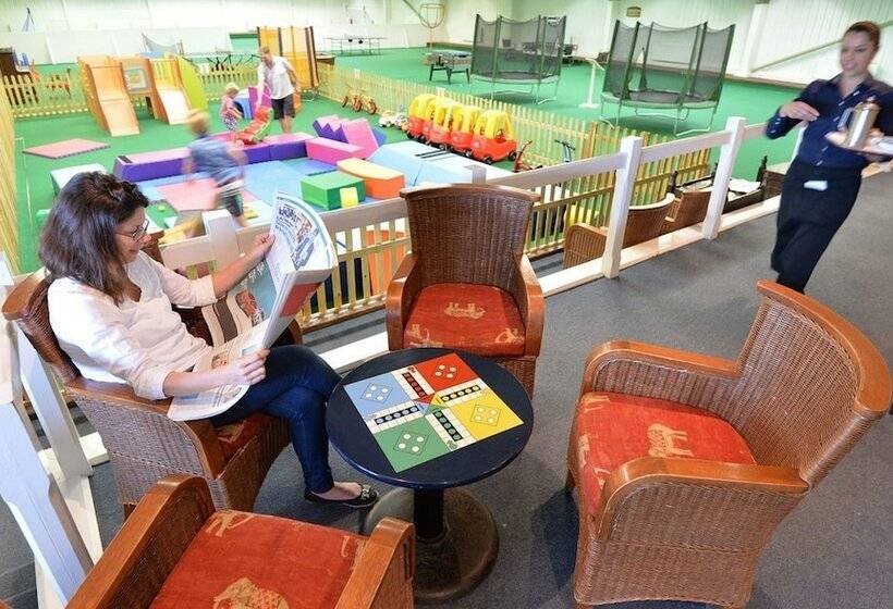 استراحتگاه Moonfleet Manor   A Luxury Family