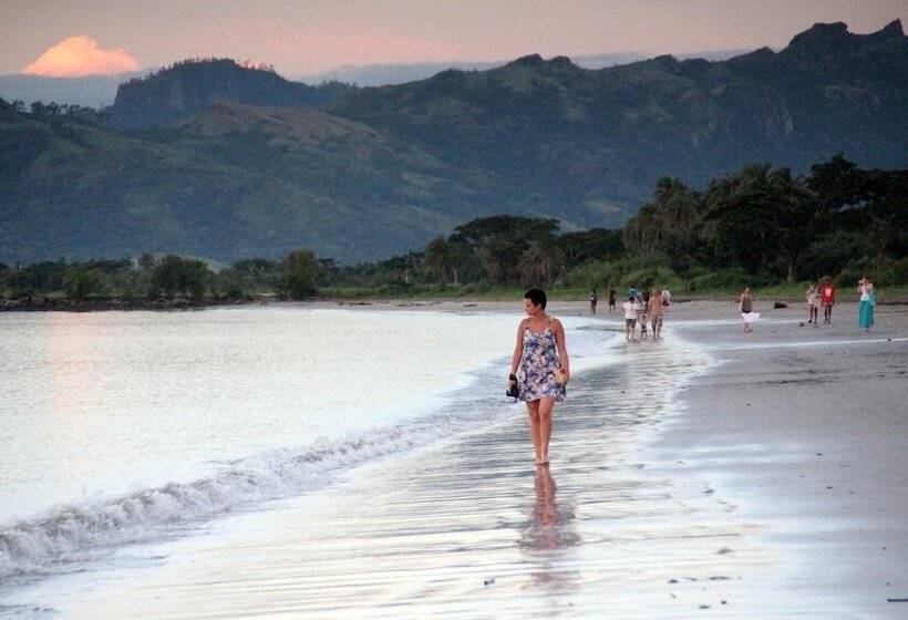 Travellers Beach Resort   Hostel