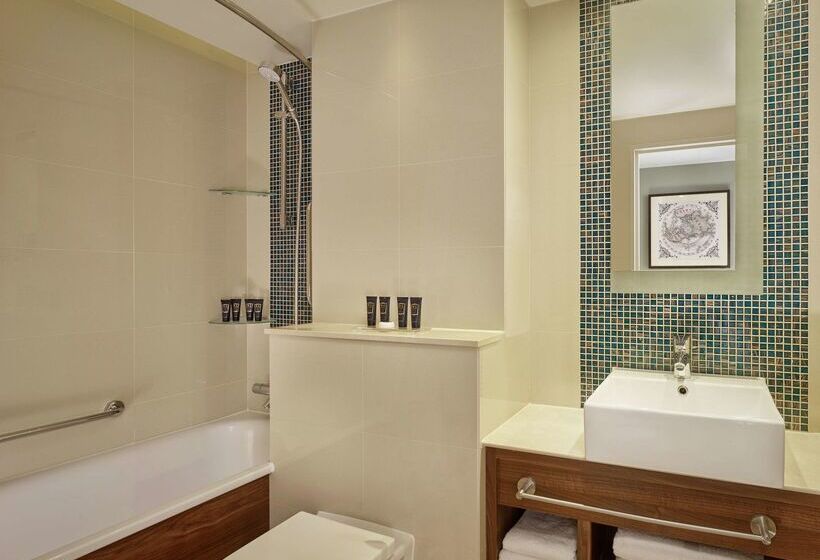 100 Queen S Gate Hotel London, Curio Collection By Hilton