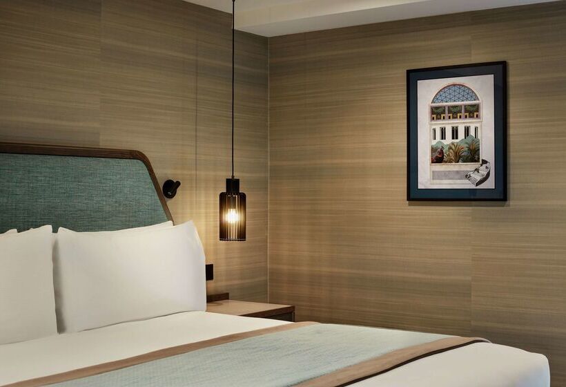 هتل Doubletree By Hilton  London  West End