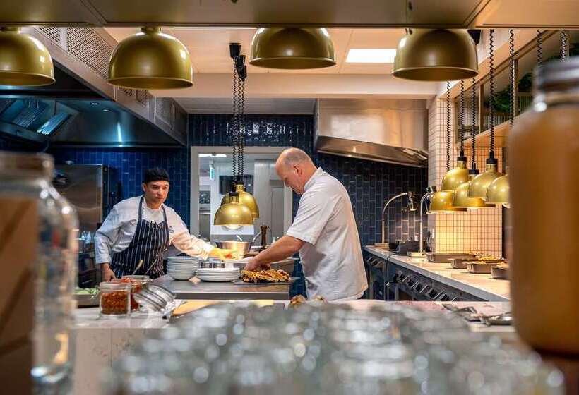 هتل Hilton London Metropole