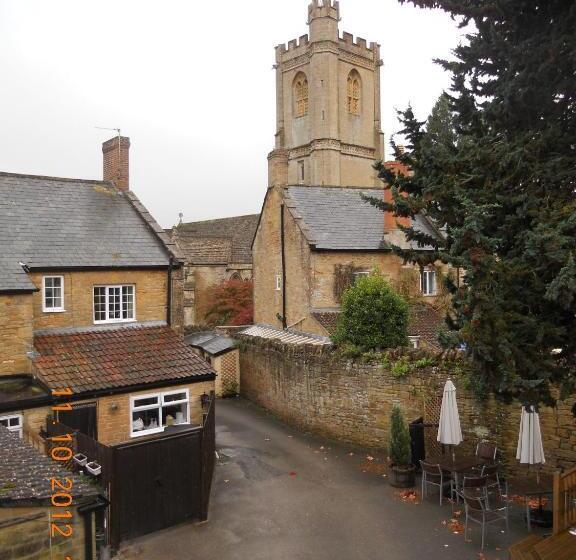בית מלון כפרי The Kings Arms Inn